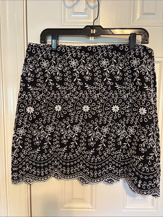 LOFT Dresses & Skirts - LOFT Black A-Line Skirt with White Embroidered Floral Pattern